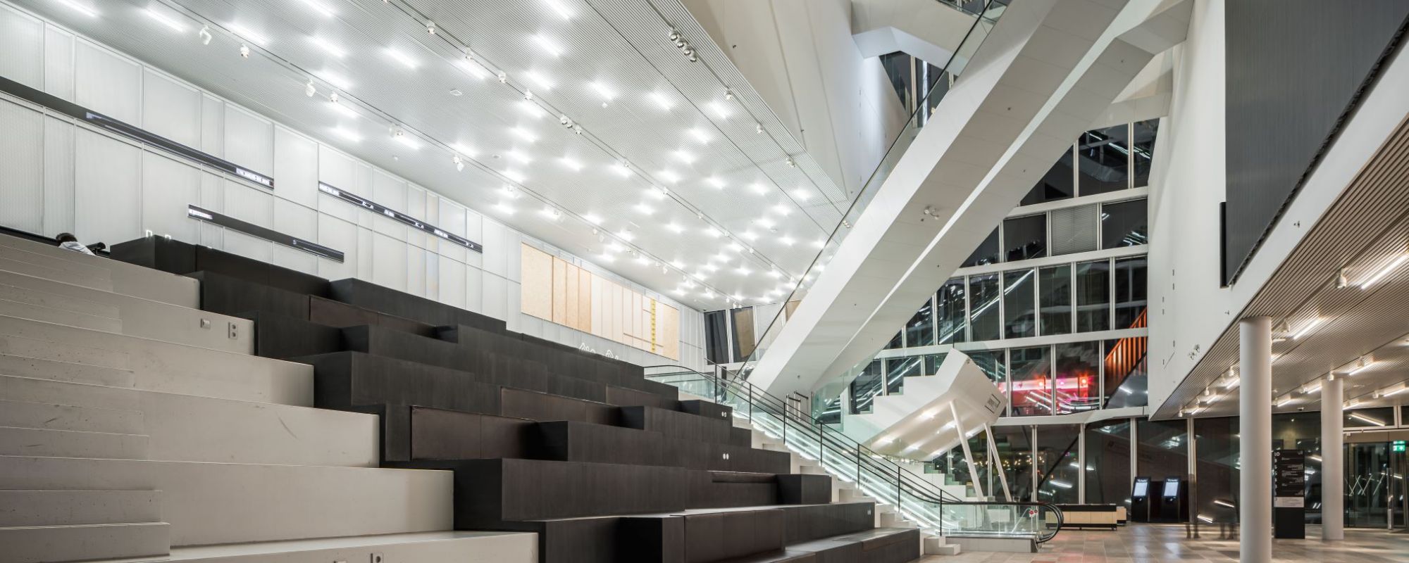 Verlichte openbare ruimte in Forum Groningen